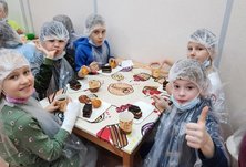 Автобусная экскурсия на кондитерскую фабрику «Любимый край» «Пряничное царство», 7+